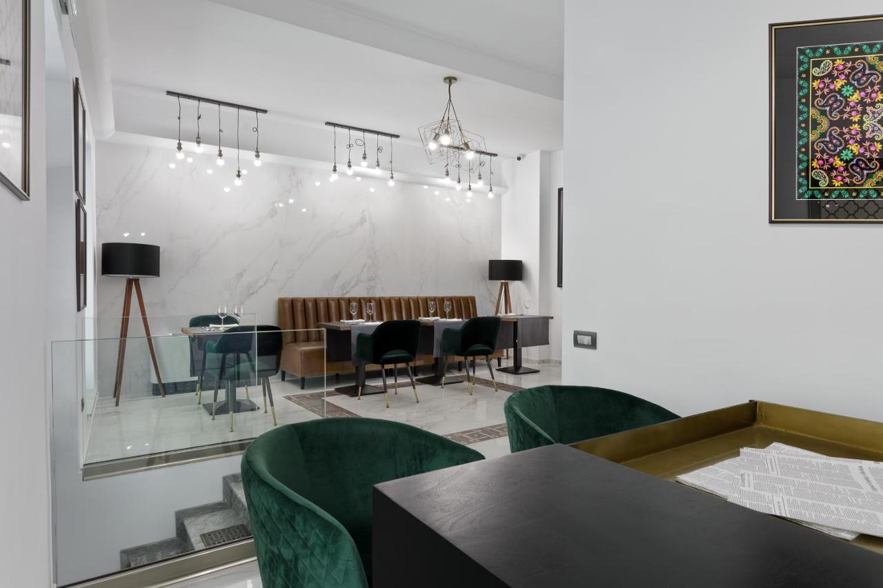 The Square Hotel Cluj Napoca Bagian luar foto